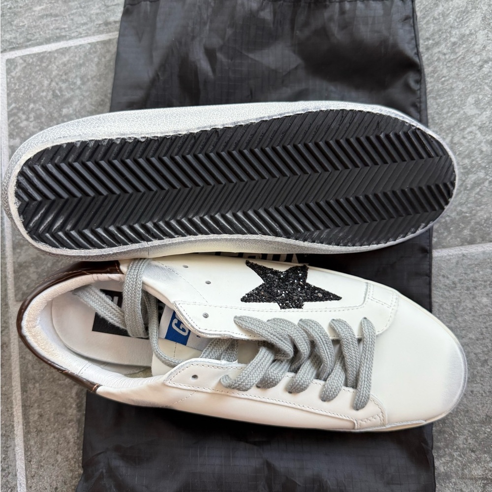Source Unknown White and Black Star Sneakers - Picture 2 of 3